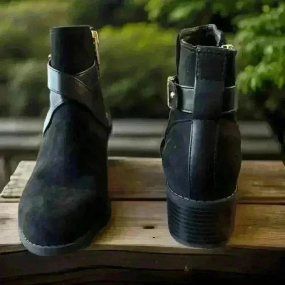 Women's Black Criss Cross Booties Size 5.5 - Picture 3 of 6